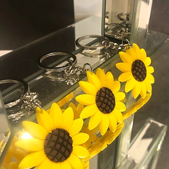 Free Give Away Sunflower Key Chain With Purchase Of Bag & Scarf! - Picture 9 of 15